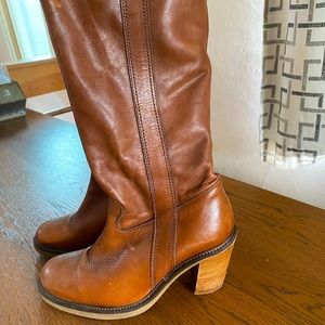Vintage heeled 70’s boot.
